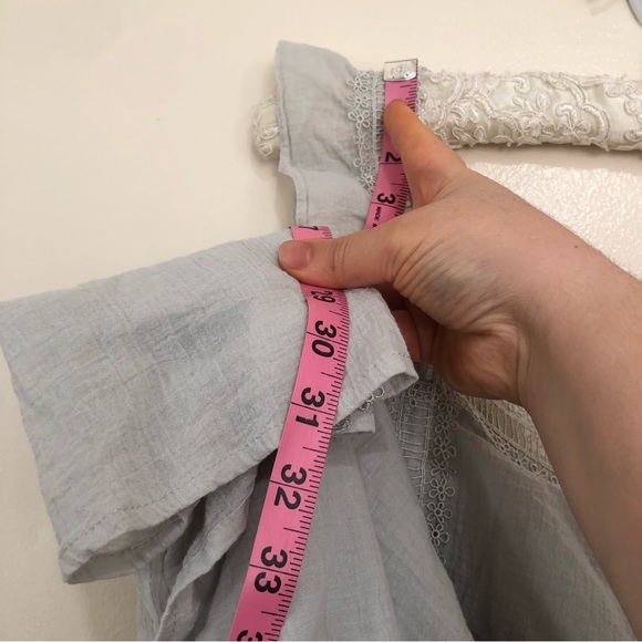 Ruffled sleeves smocked sides lace peak all over size small. - Picture 14 of 14